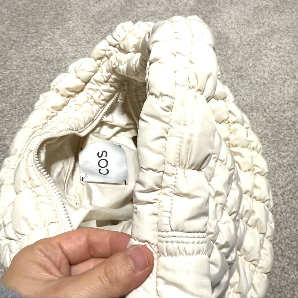 COS Quilted Oversized Shoulder Bag Beige Ivory Puffy Pillow Crossbody EUC - Picture 8 of 8